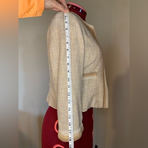 Never worn 100% silk linen look Bolero BCBG jacket. Fully lined, good condition - Picture 3 of 5